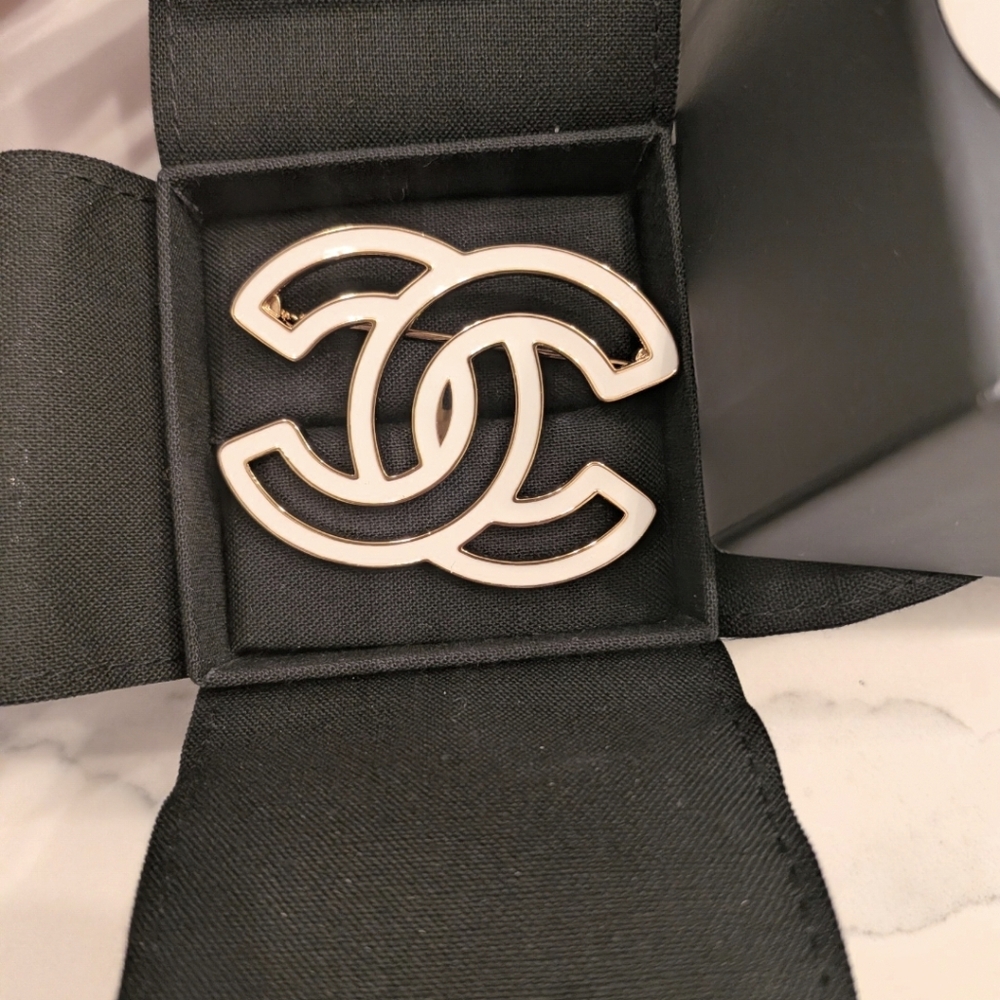 AUTHENTIC Chanel CC gold & white cut Out brooch. Like New!